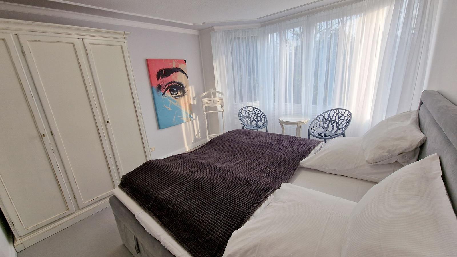 Doppelbett um Schlafraum 1...