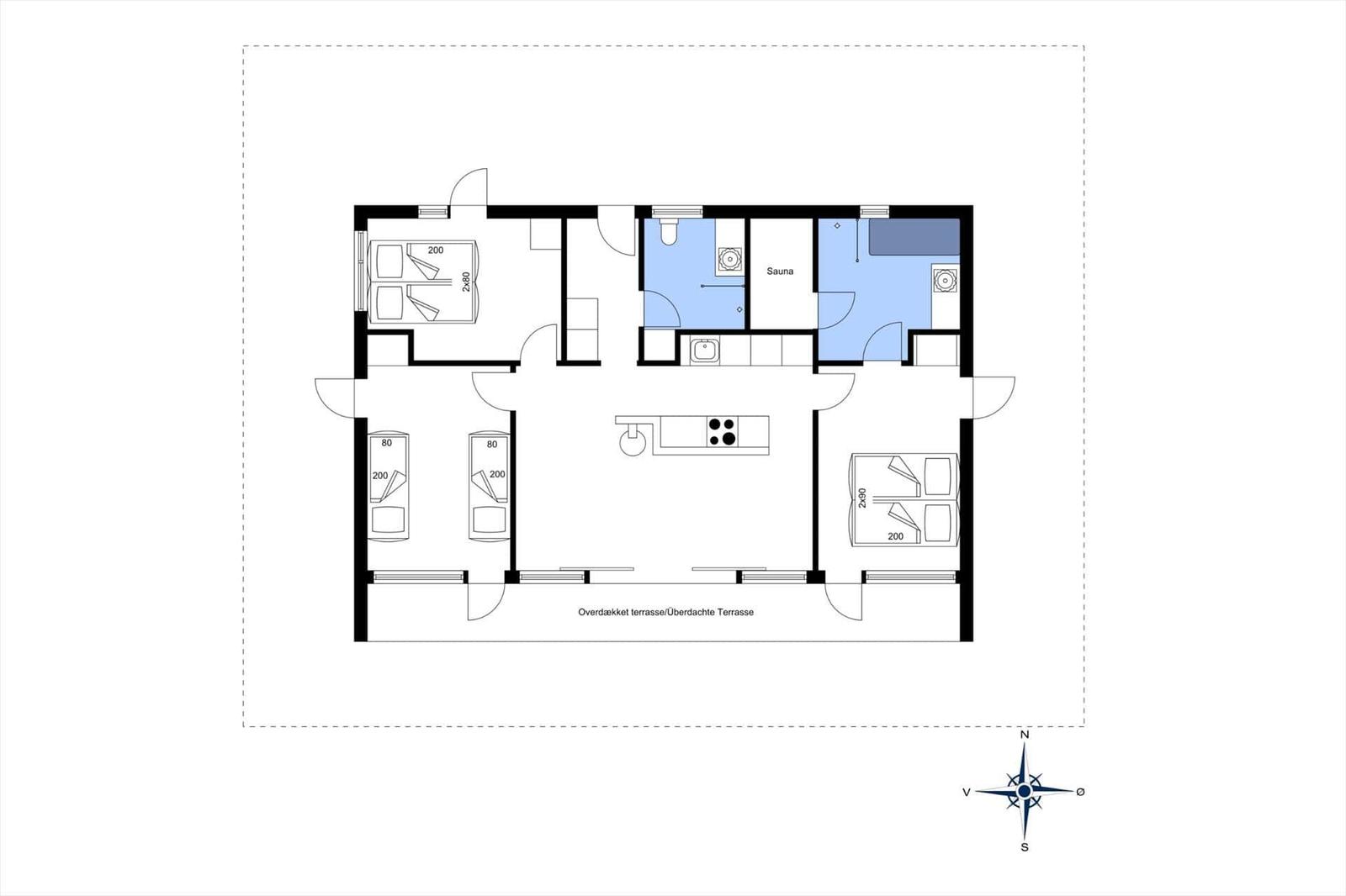 This apartment has three bedrooms, a kitchen, a sauna, and a covered terrace.