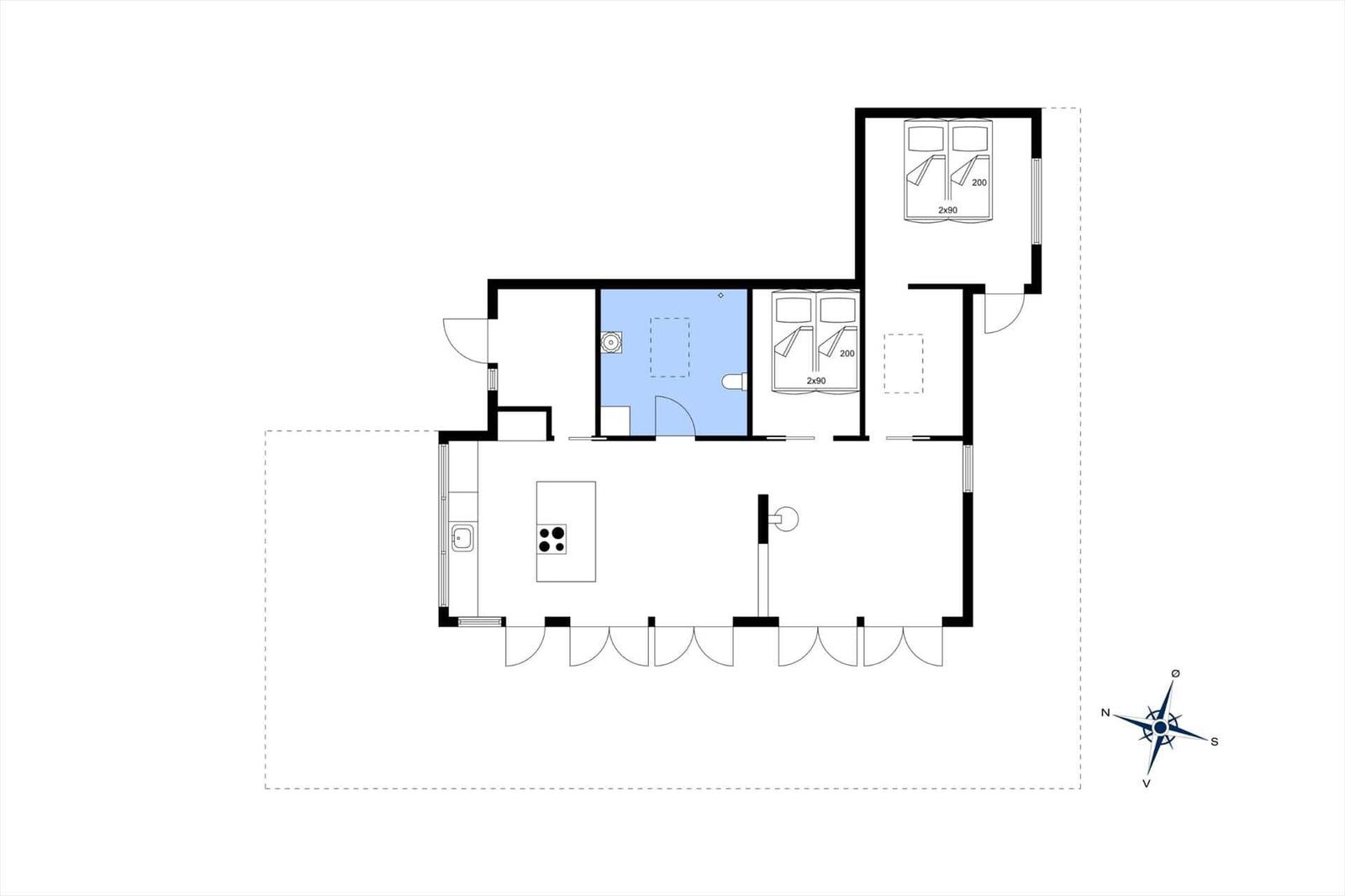 Wohnung mit Küche, Bad und zwei Schlafzimmern. Grundriss mit Kompass.