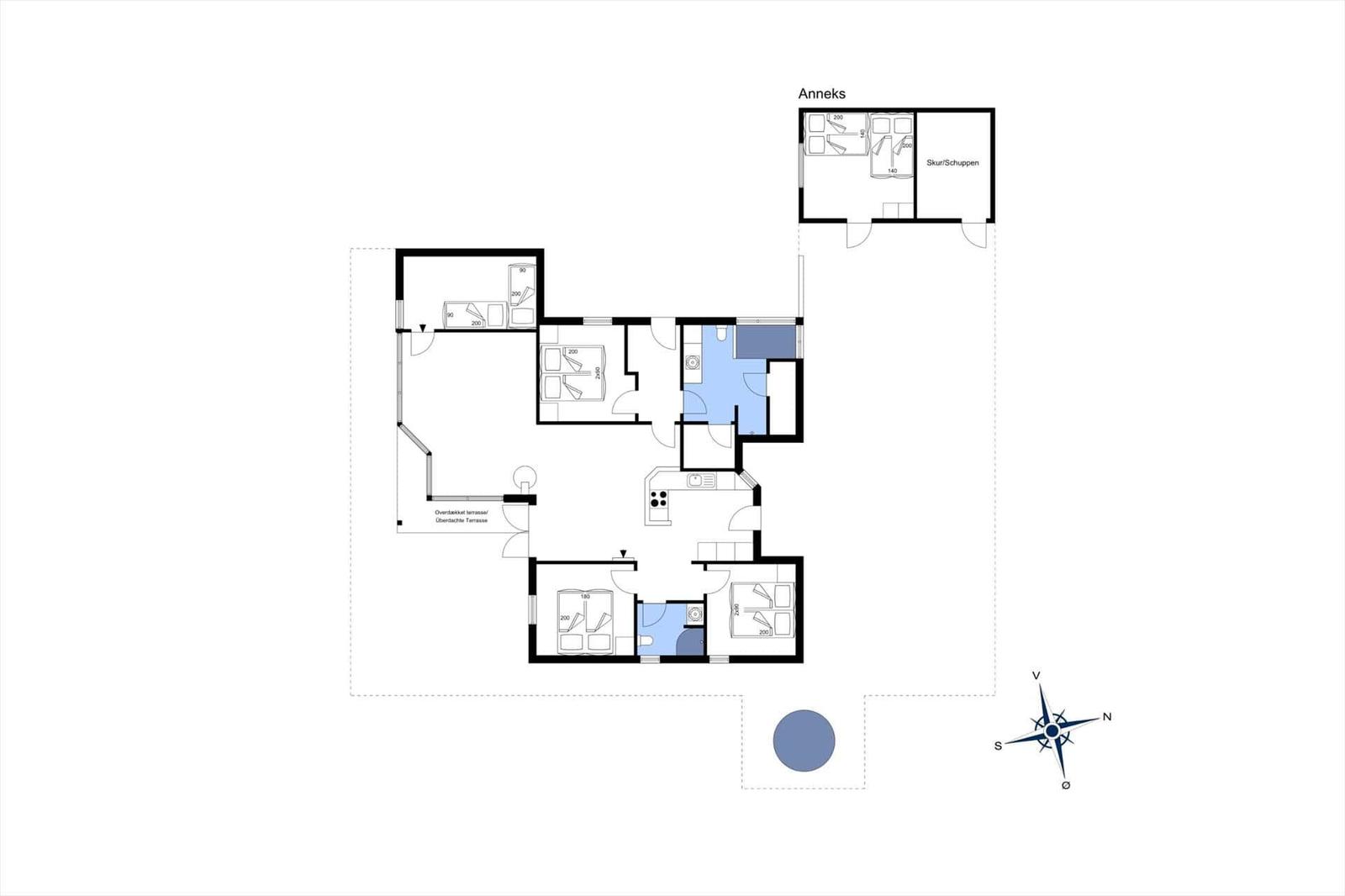 This house has three bedrooms, a kitchen, and a covered terrace.