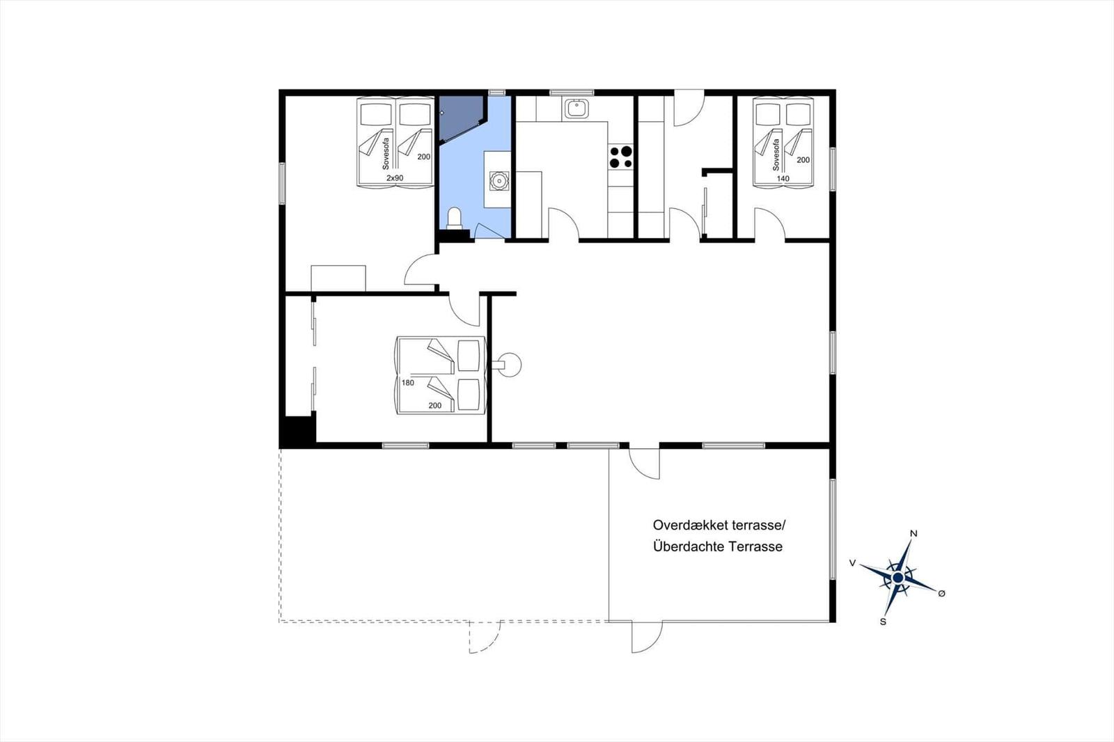 Apartment with three bedrooms, kitchen, and covered terrace.