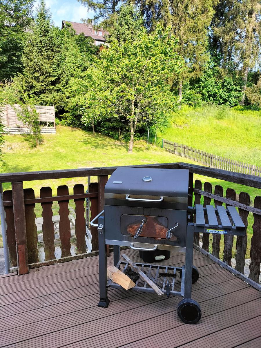 Balkon mit Treppe und Blick in den Garten