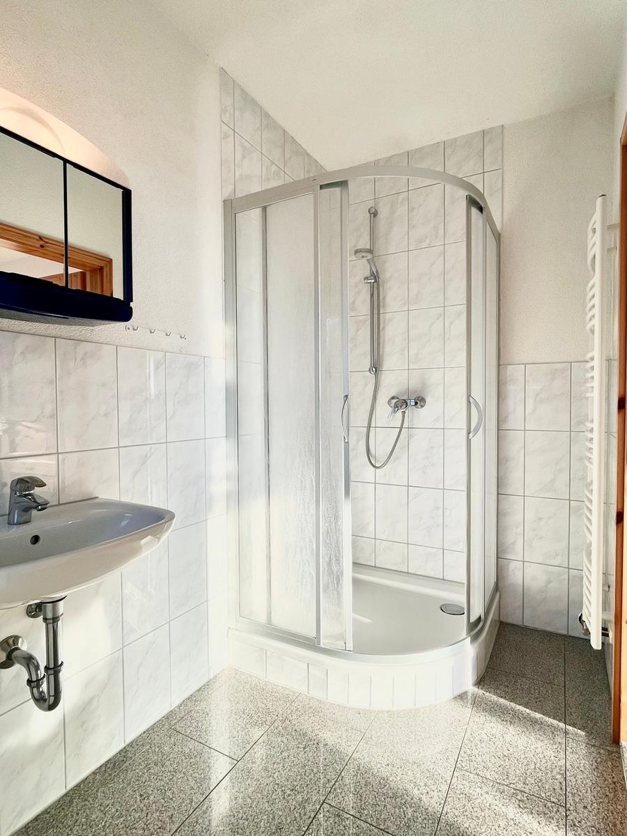 Badezimmer Blick auf Dusche