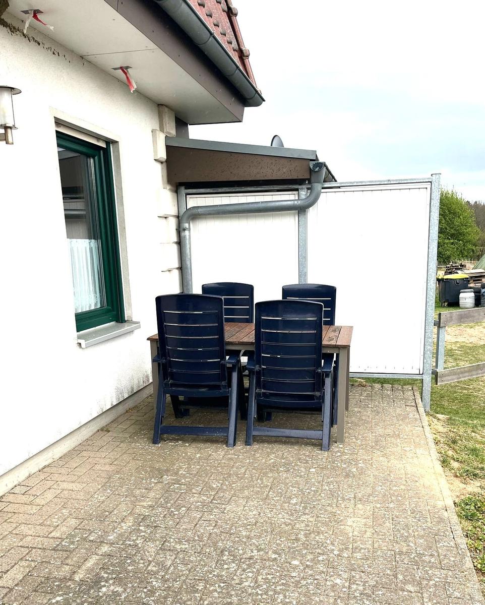 Eigene Terrasse mit Blick in die Natur und Sonne