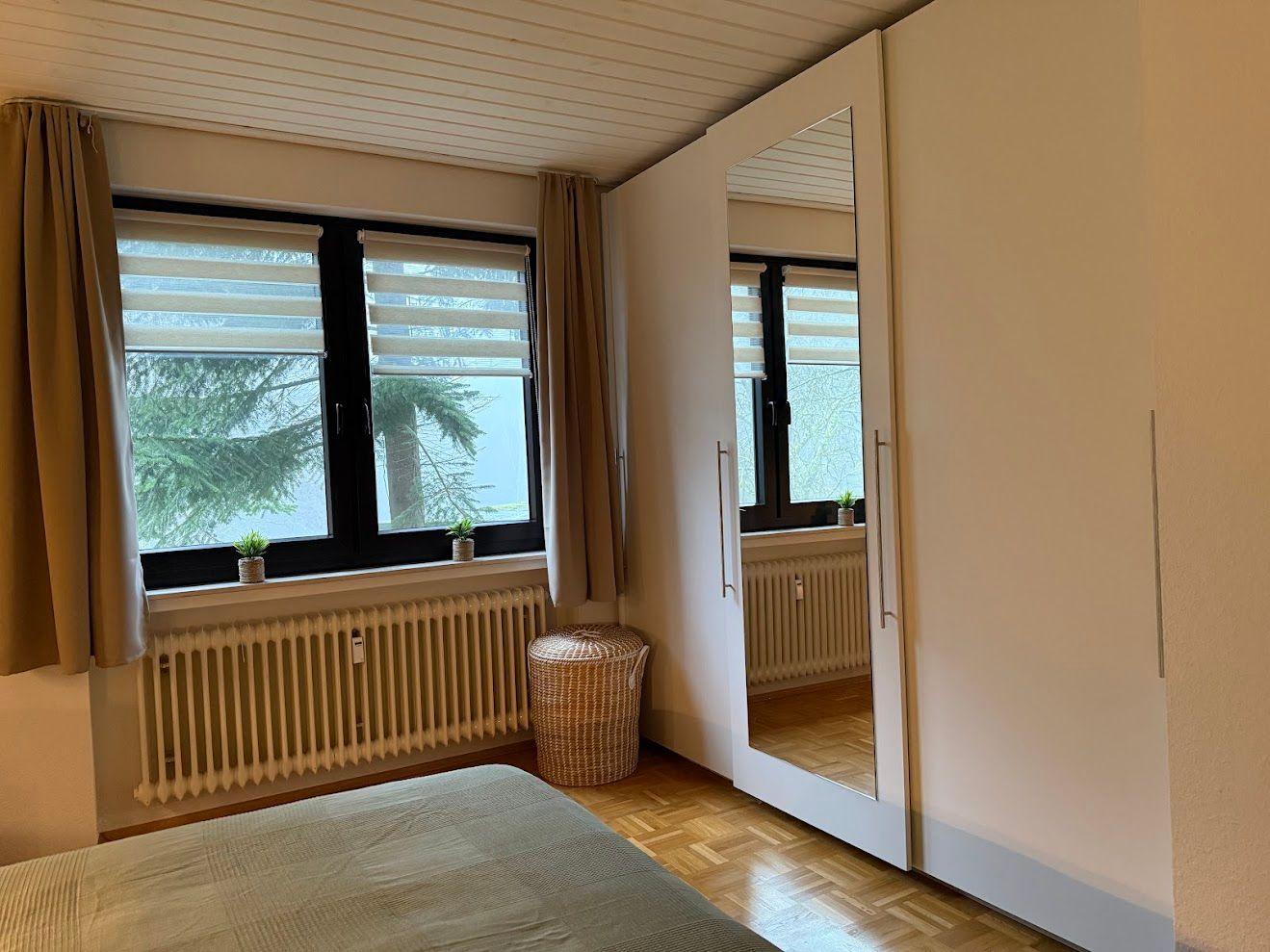 Großer Schwebetürenschrank in Schlafzimmer 1