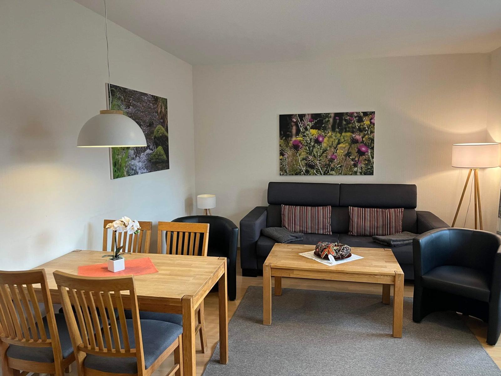 Wohn-/Schlafbereich mit offener Küche