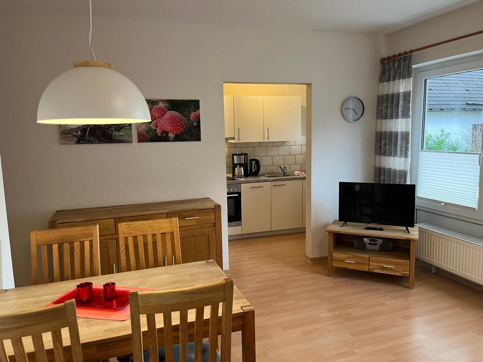 Wohn-/Schlafzimmer mit offener Küche