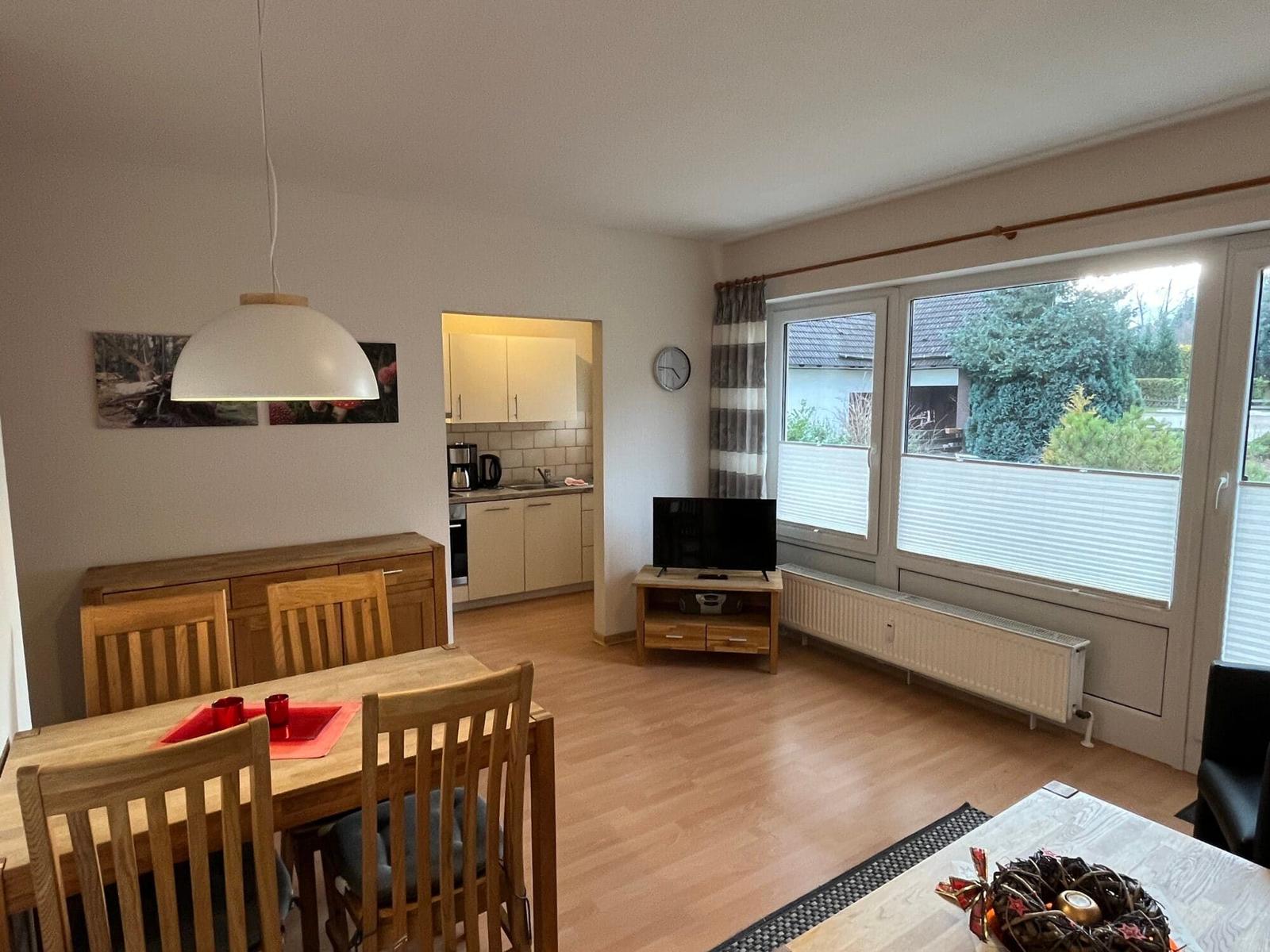 Wohn-/Schlafzimmer mit offener Küche