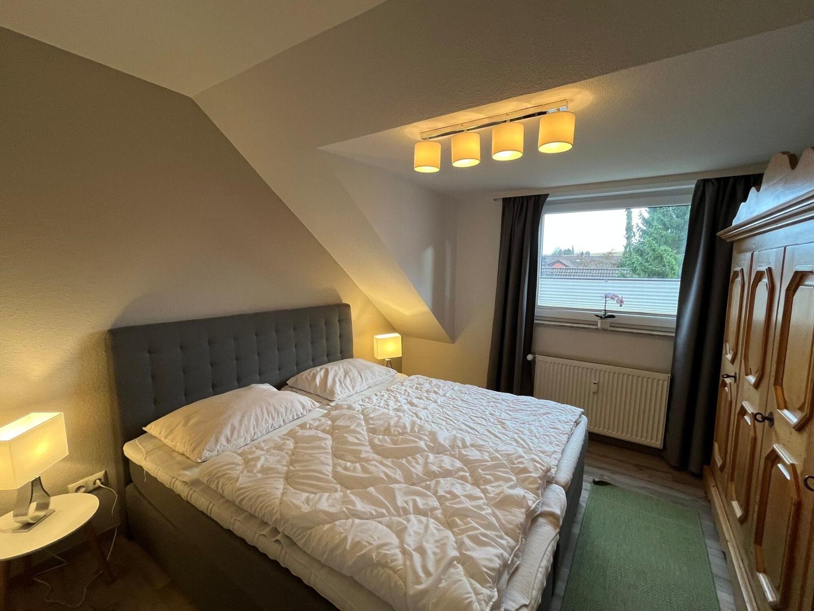 Schlafzimmer 1
