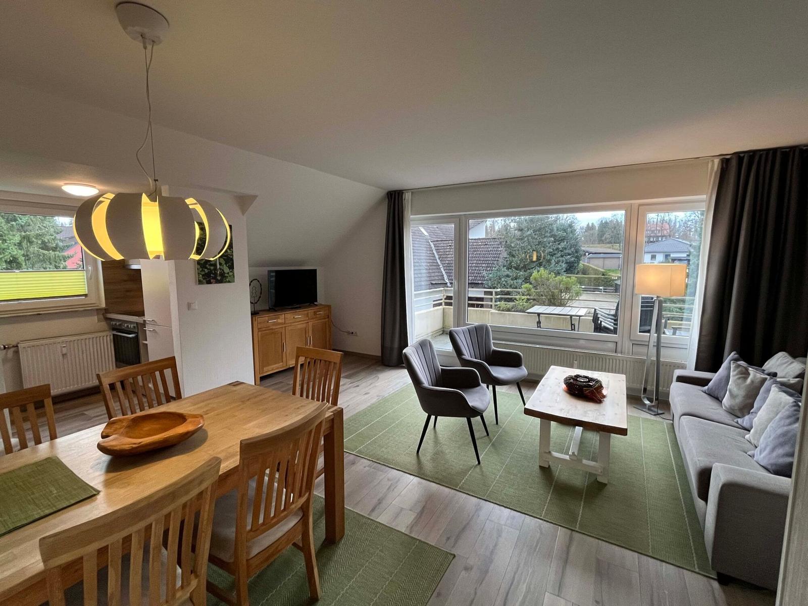 Wohn-/Essbereich mit offener Küche