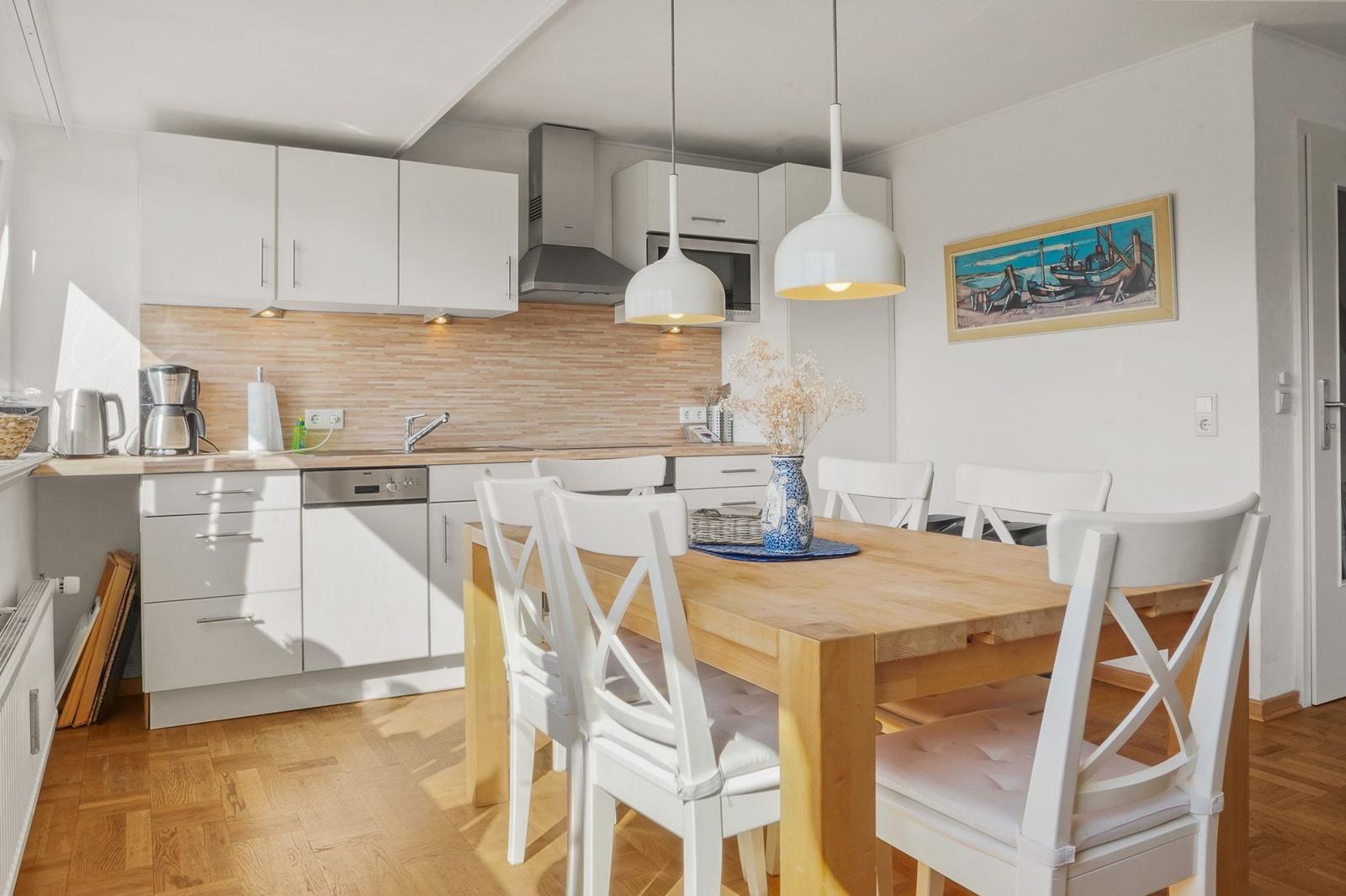 Esszimmer mit Küche