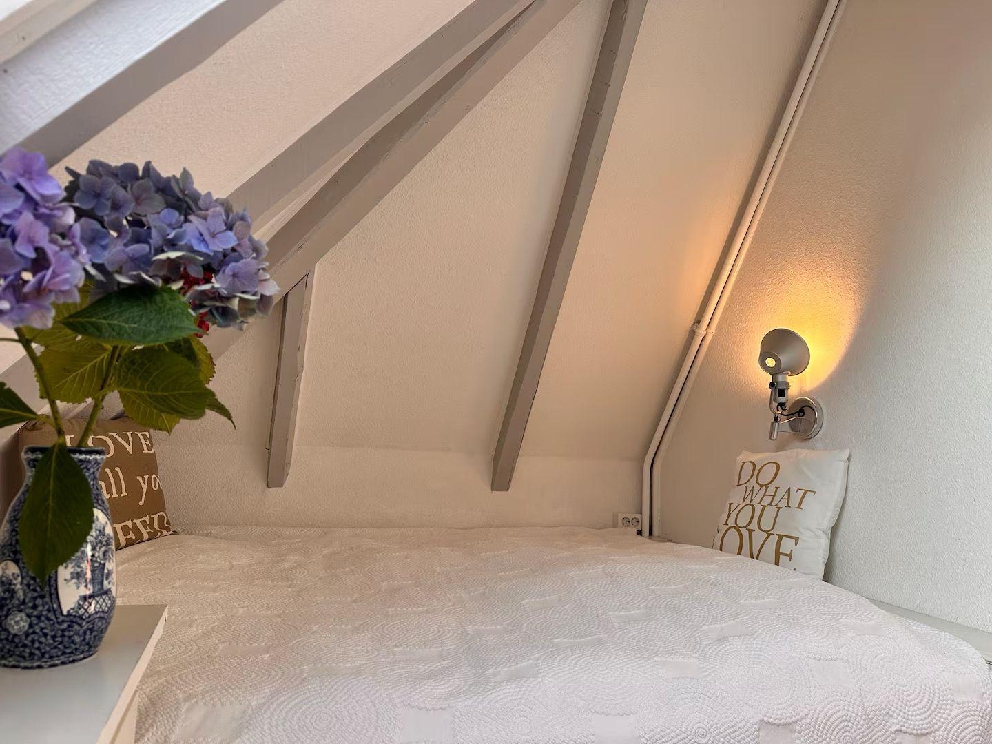 Das kleine Schlafzimmer mit 140 cm Bett