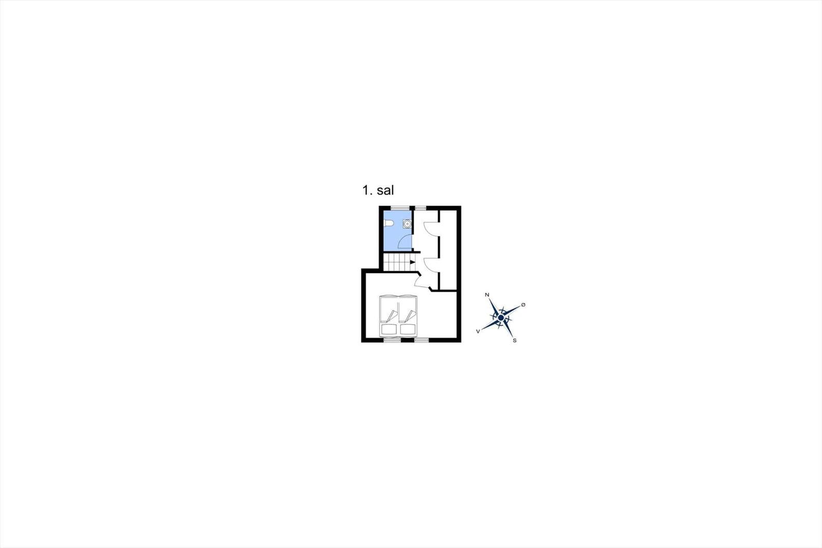 1st floor: Bedroom with double bed and bathroom with shower.