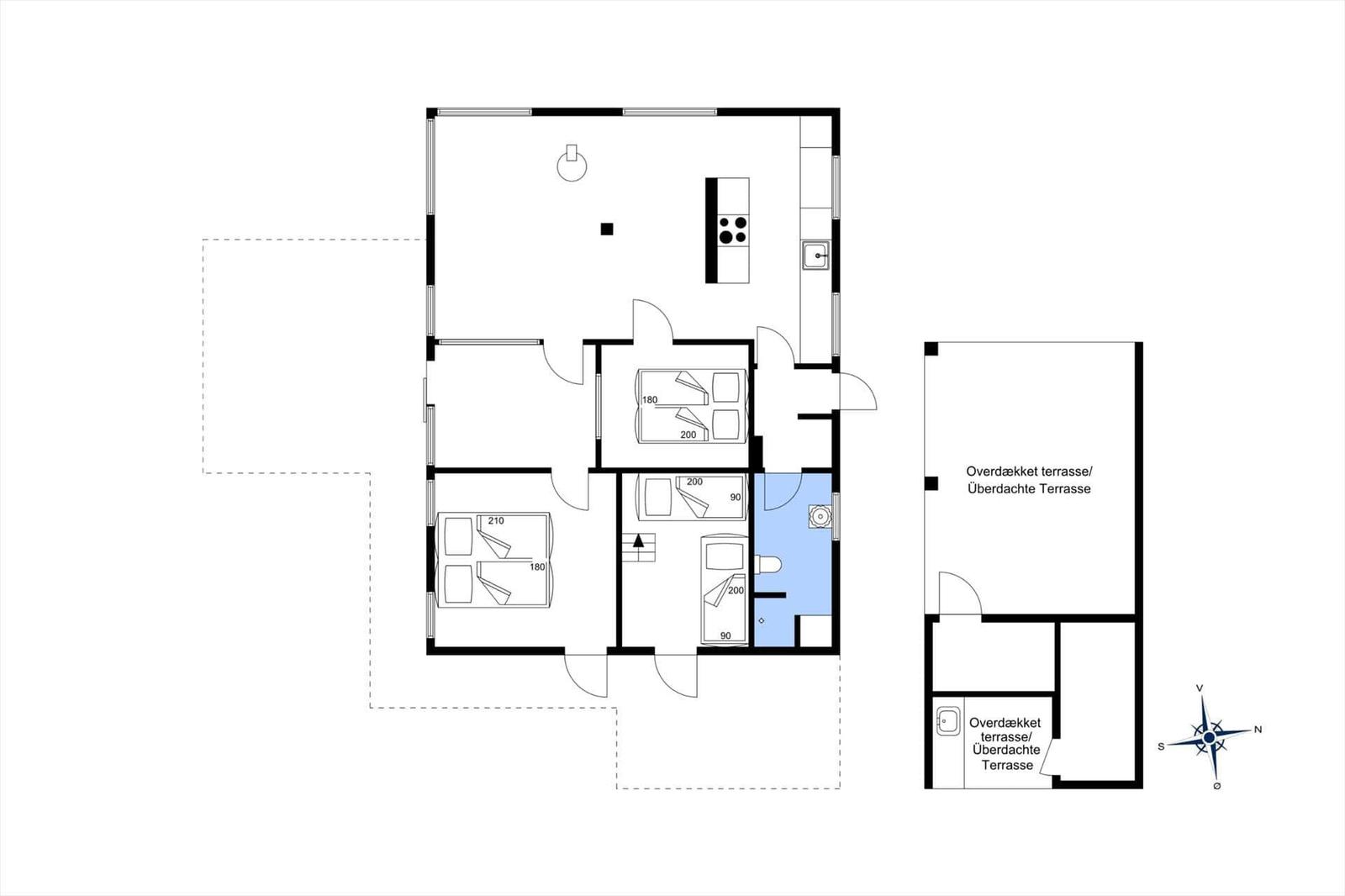 The apartment has three bedrooms, a kitchen, and a covered terrace.