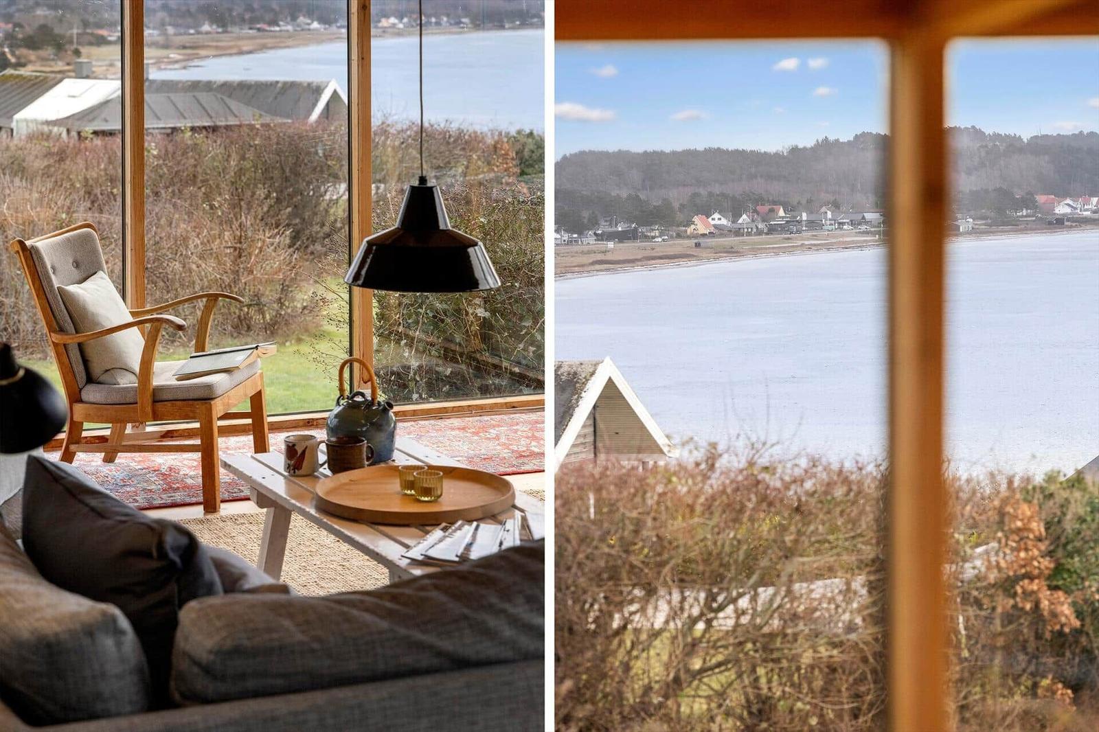 Wohnzimmer mit Sitzgelegenheit und Blick auf gefrorenes Wasser