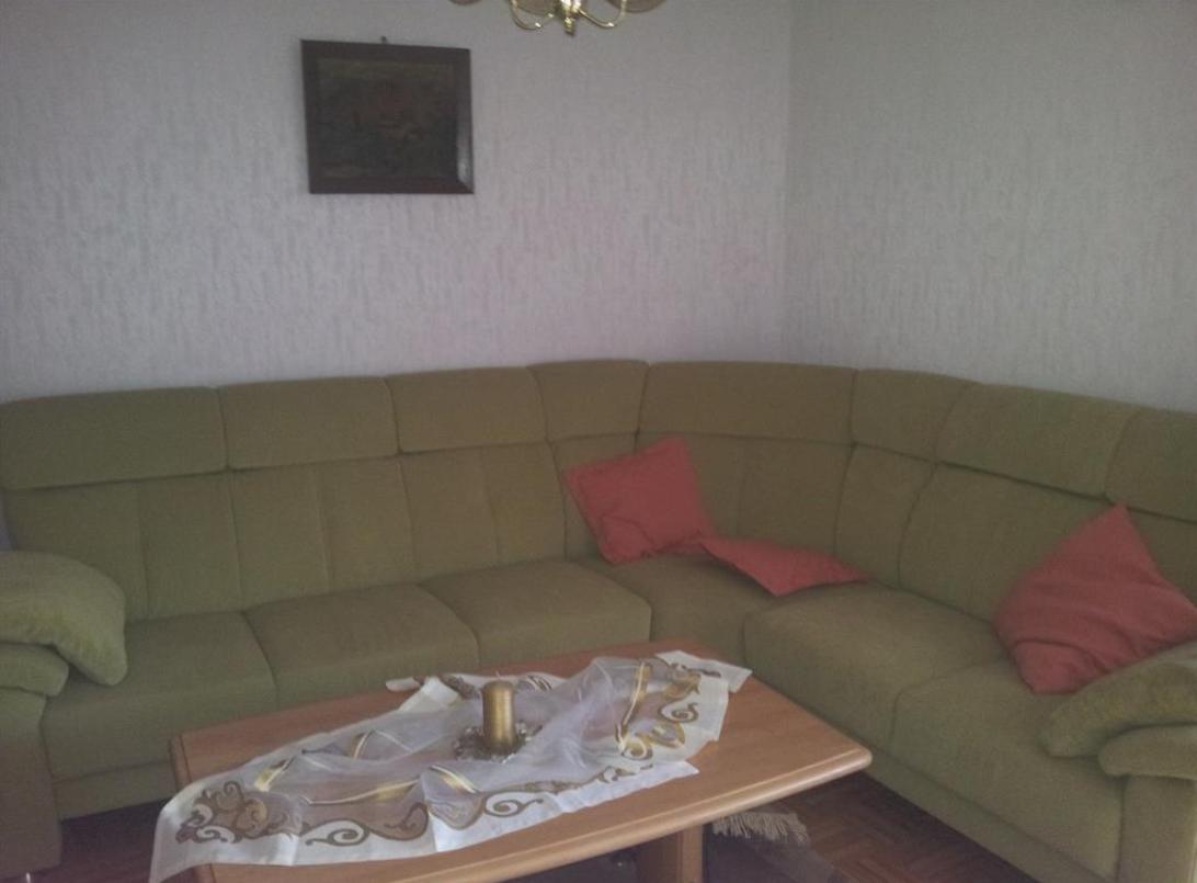 Große Eckcouch im Wohnzimmer