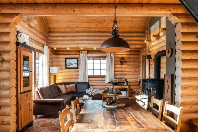 Blick in den Wohnraum vom Küchenbereich