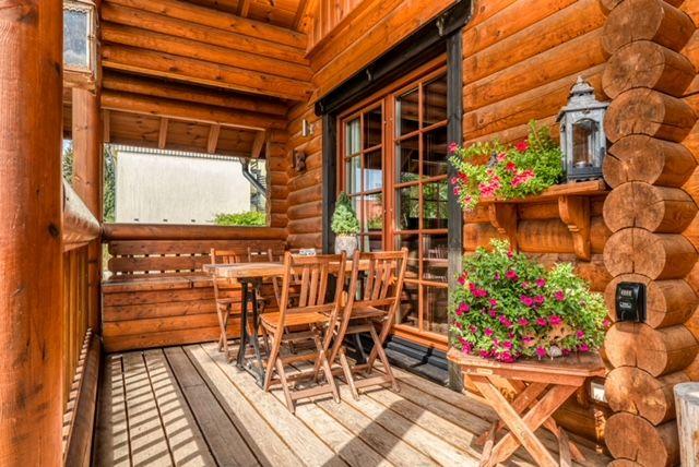 unsere Veranda im Sommer