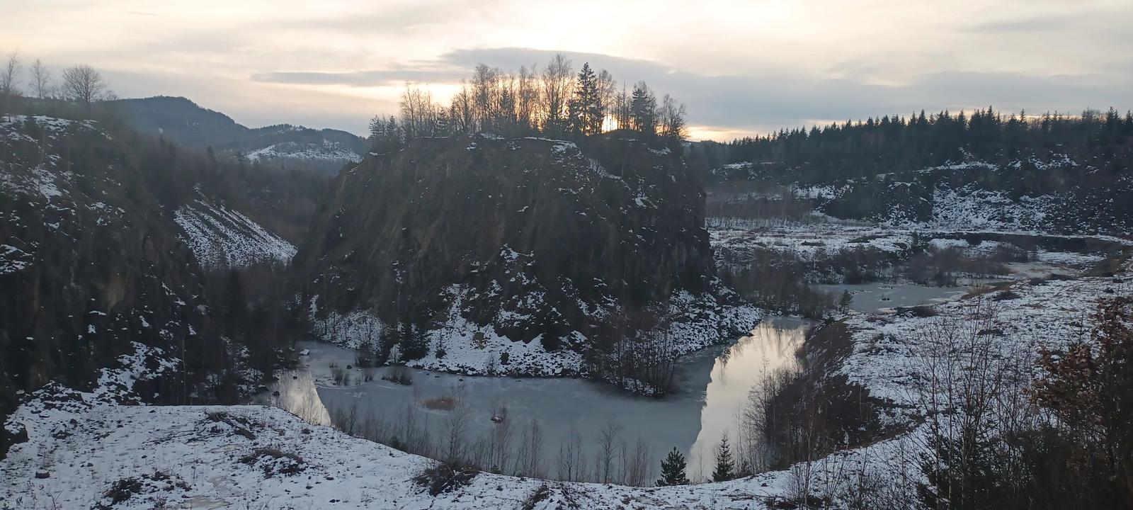 renaturierter Diabassteinbruch im Winterkleid