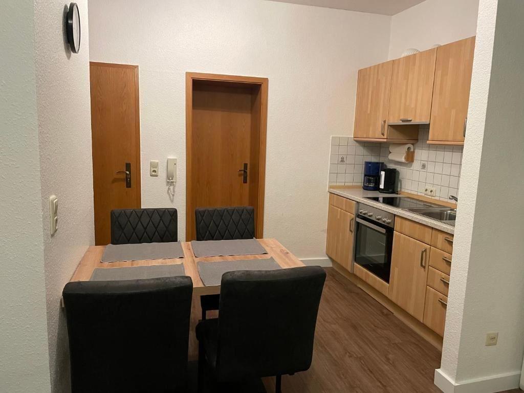 Küche mit Essbereich...