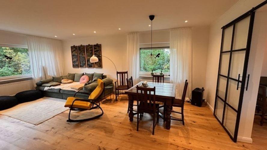 Wohnzimmer mit Essplatz...