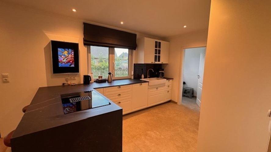 Küche mit Vorratskammer...