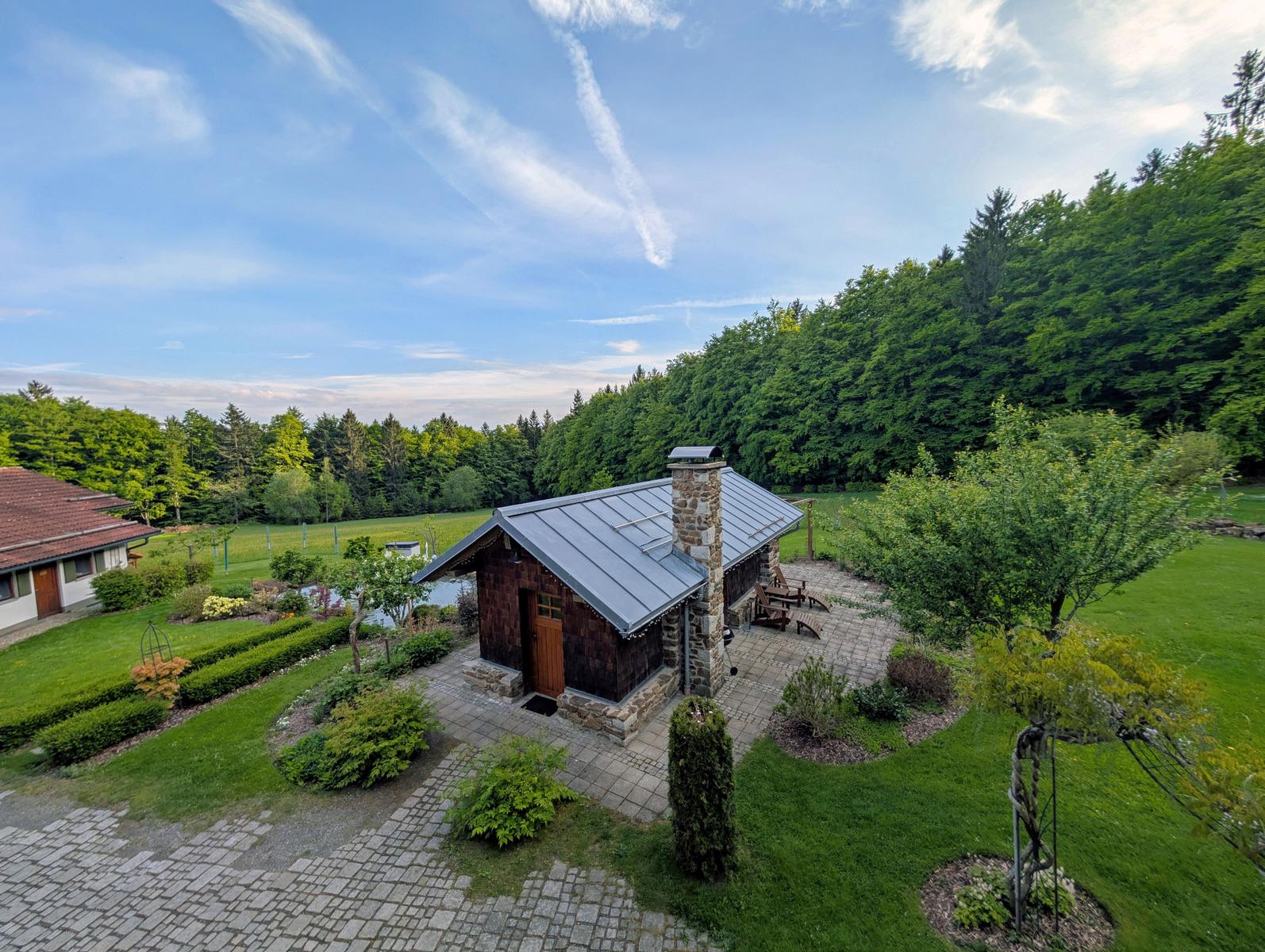 Sunny balcony with wonderful midday sun and a view of the greenery – a place to breathe deeply and enjoy birdsong.
