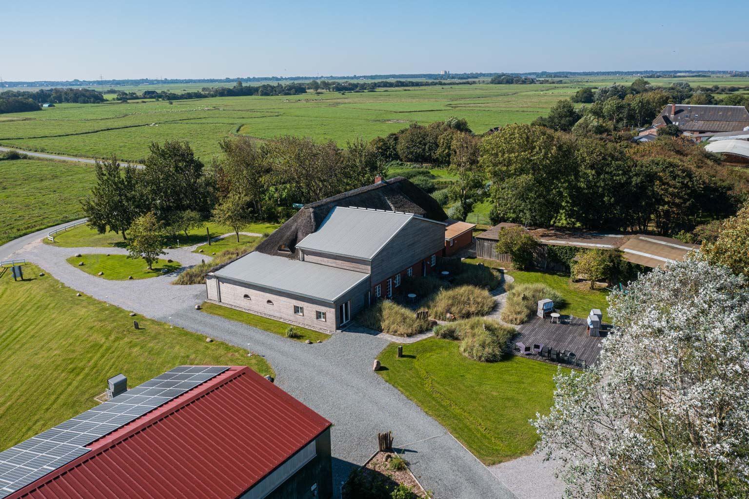 Luftbild von Nordosten...