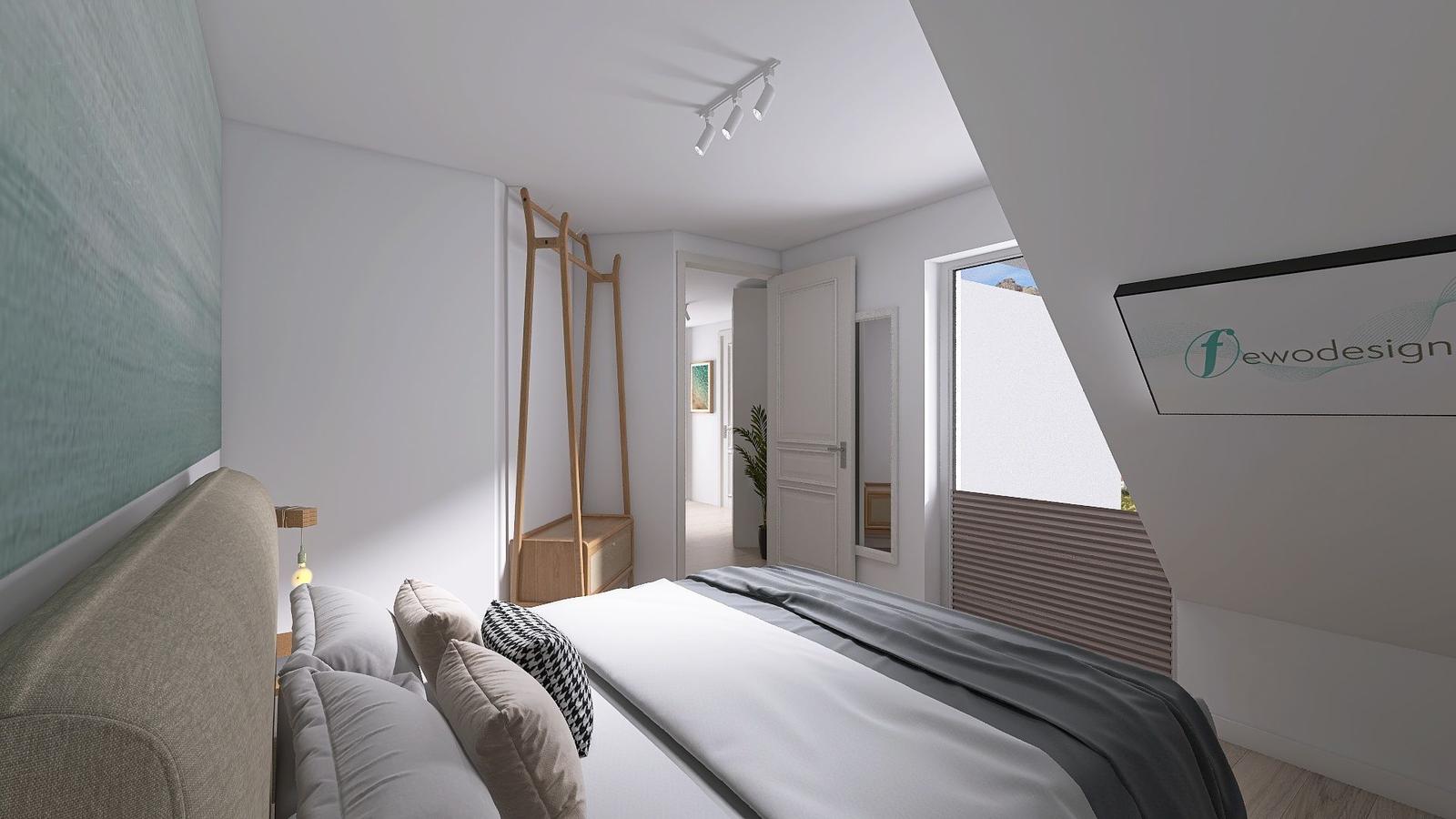 Schlafzimmer mit Bett, Kleiderständer und Fenster. Decke geneigt.