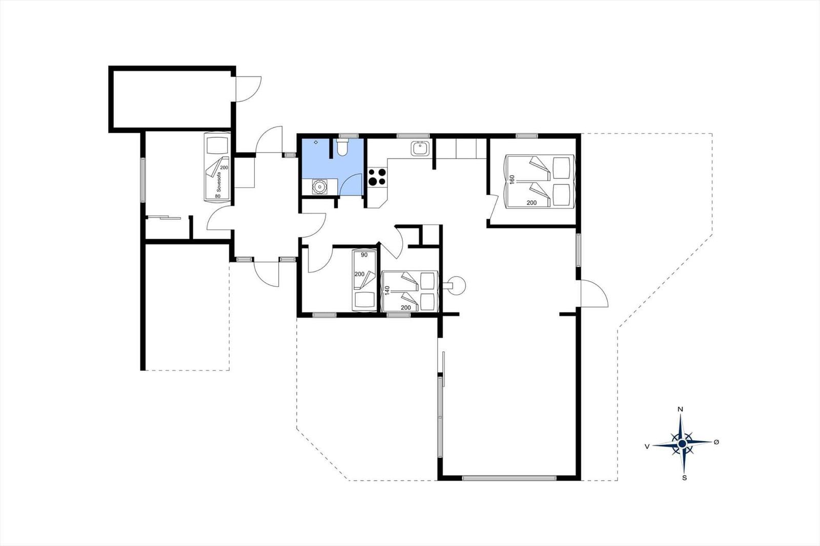 Apartment with three bedrooms, kitchen, and bathroom. Orientation with compass.