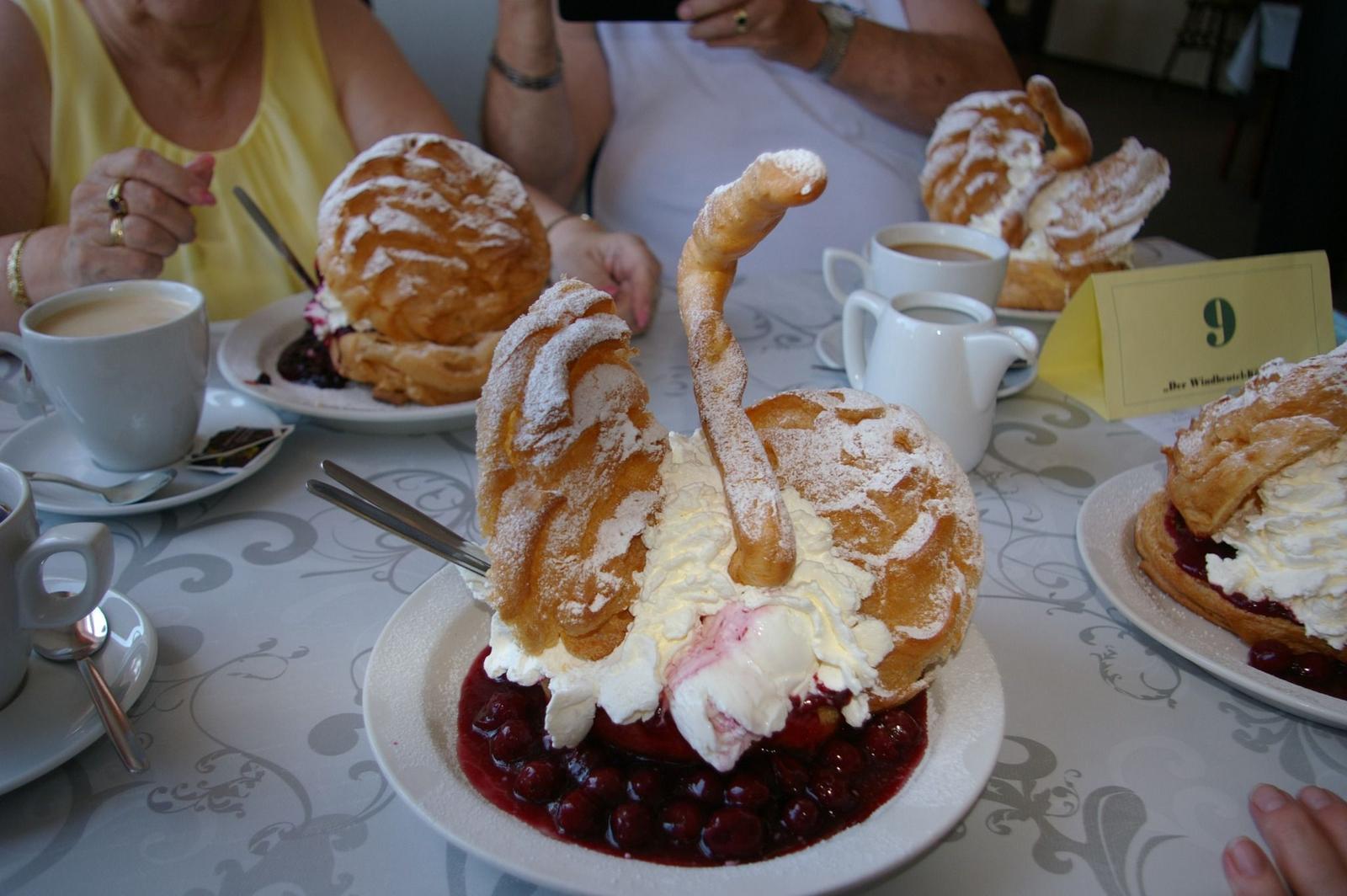 Der Windbeutel-König an der Okertal-Sperre.
Herzhaft + süß... Wie Sie es gerne hätten.