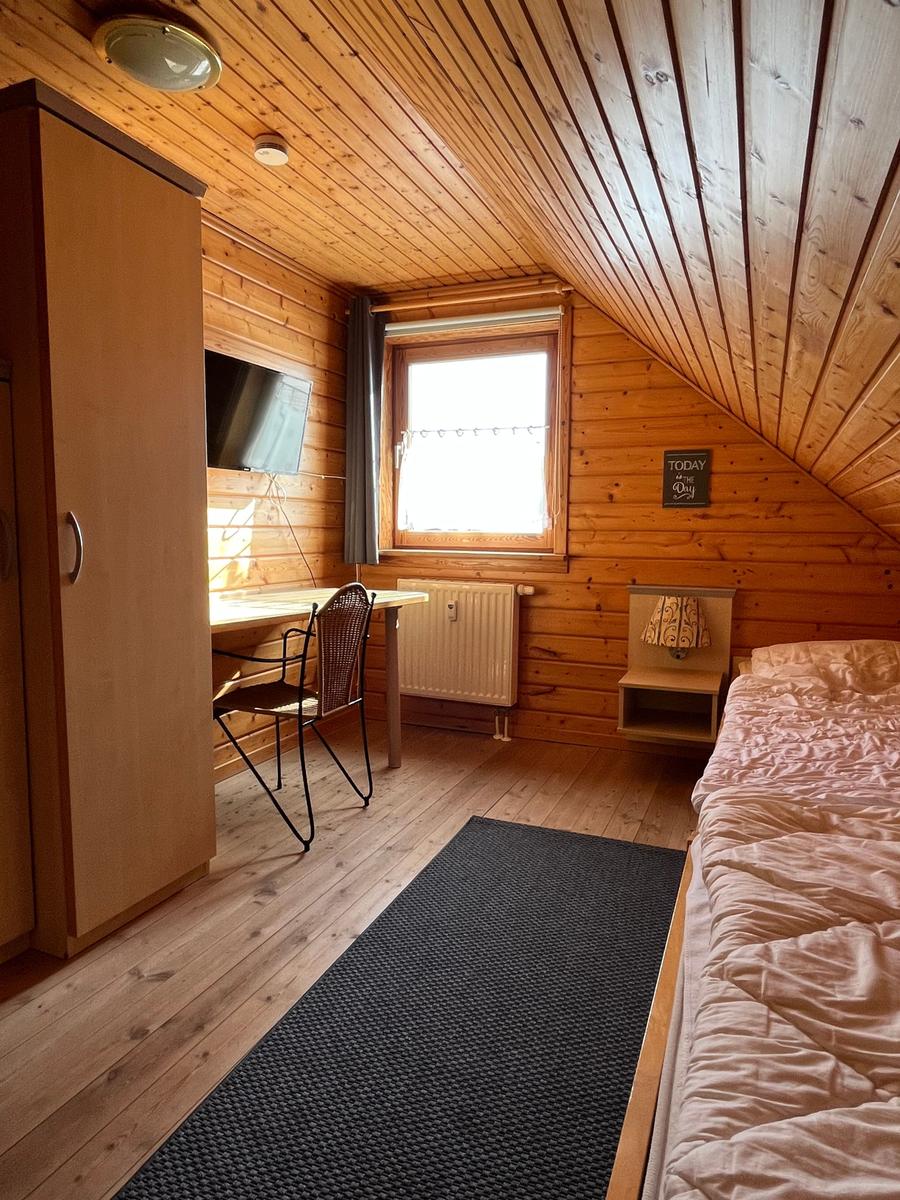 Schlafzimmer 2 mit 2 Einzelbetten