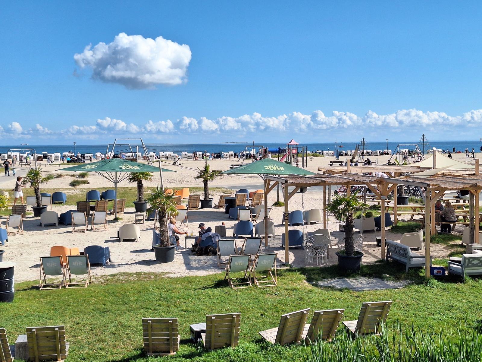 Blick auf die Strandbar in Schillig