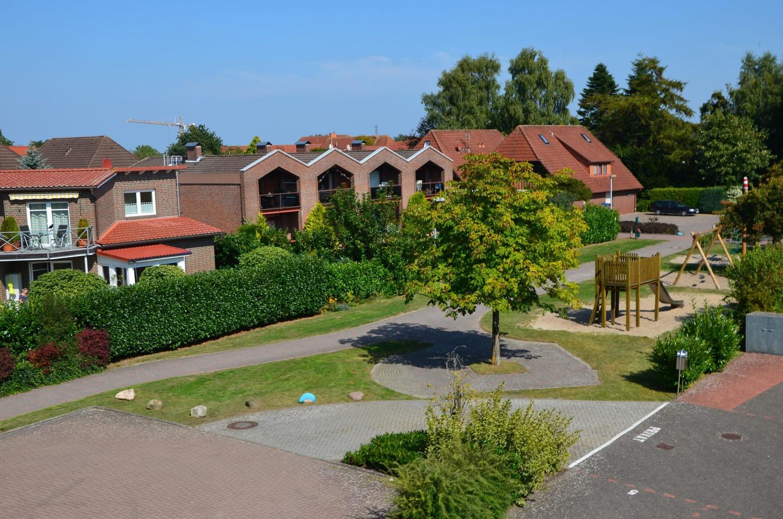 Haus mit Terrasse und Spielplatz im Grünen