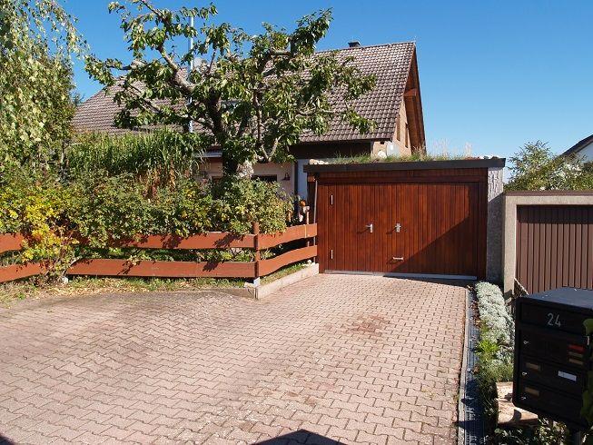 Garage mit Hof für zwei + ein Fahrzeug