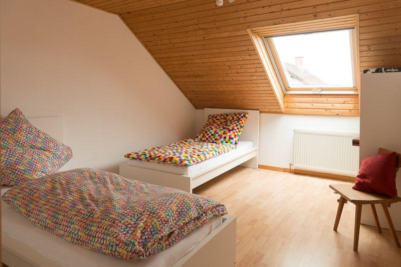 Kinderzimmer oben mit zwei Einzelbetten, auch zusammen Stellbar