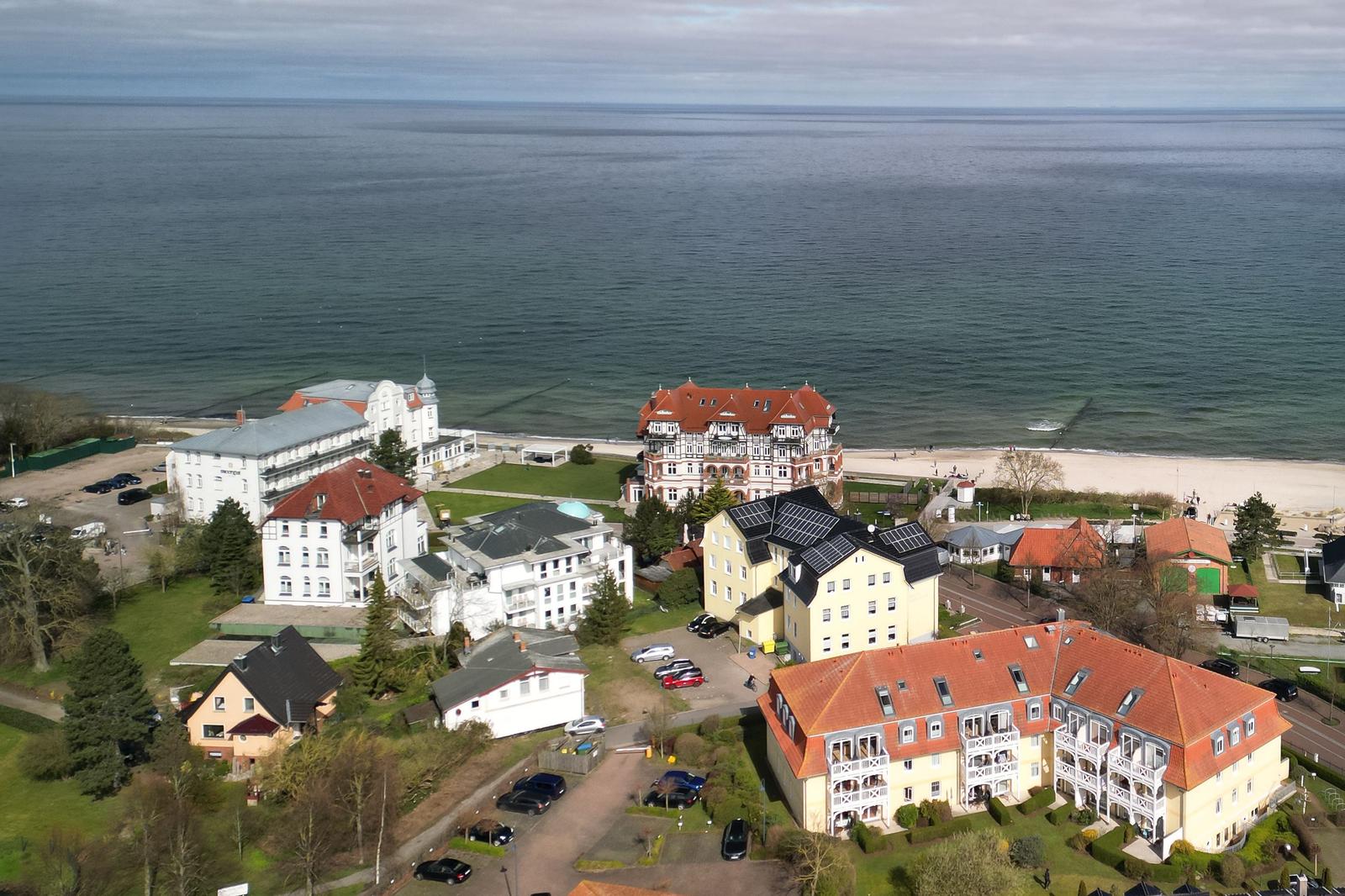 Residenz Ostseestrand und Parkplatz