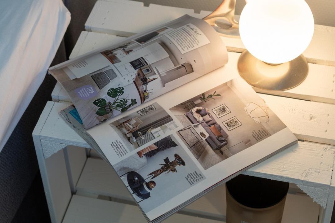 ... großem Kleiderschrank ...