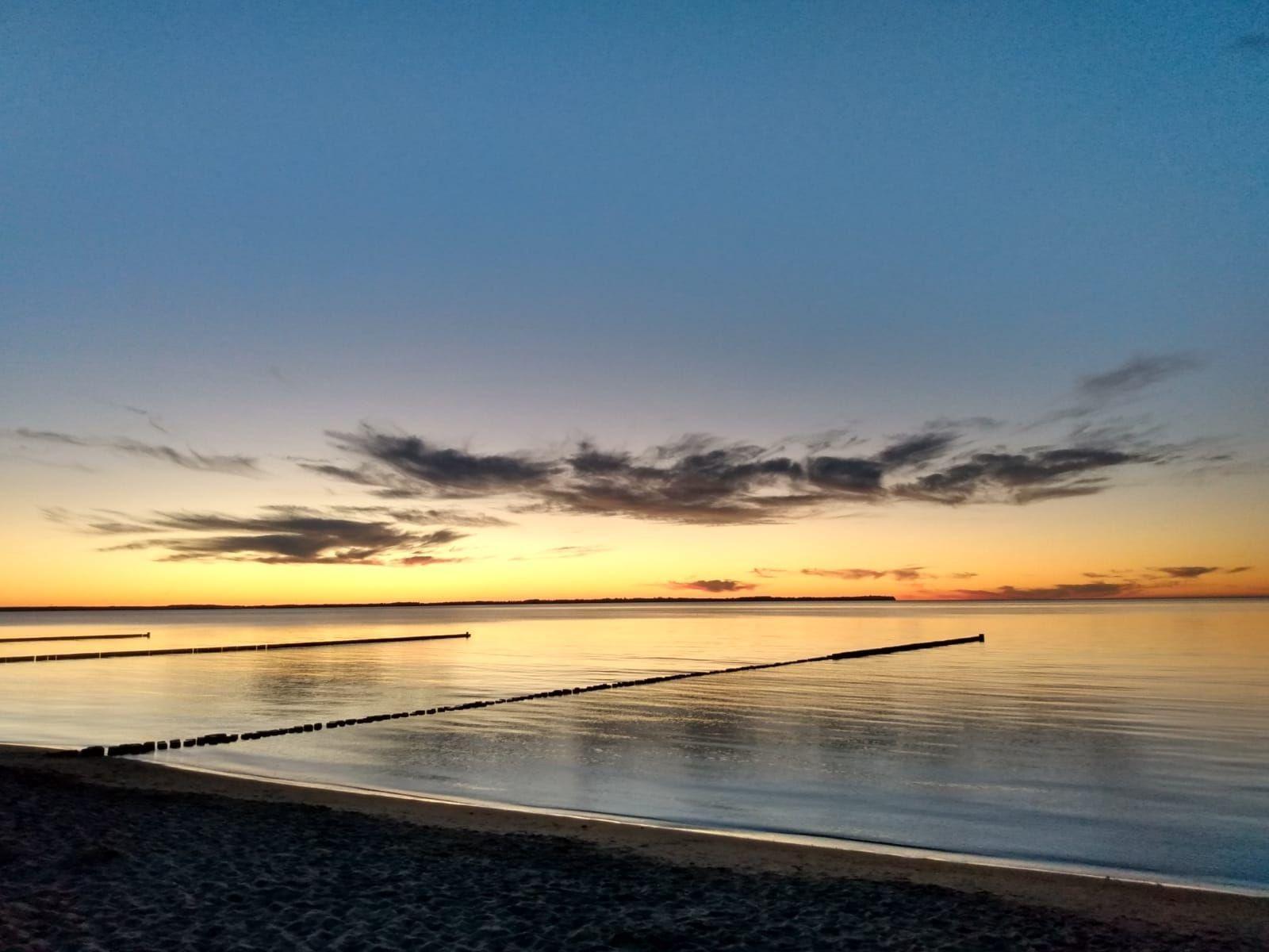 Blick nach Hiddensee bei Sonnenuntergang