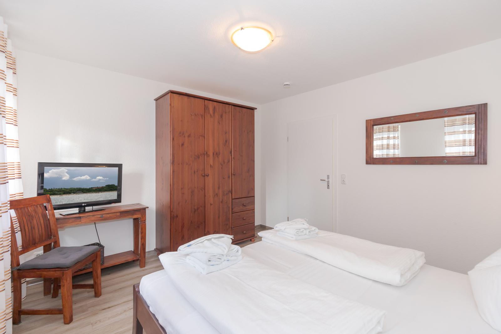 Schlafzimmer mit Fernsehen