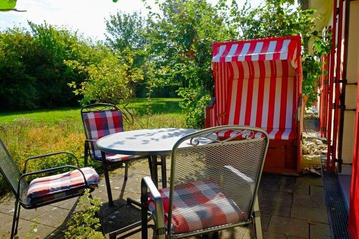 Blick von der Terrasse ins Grüne