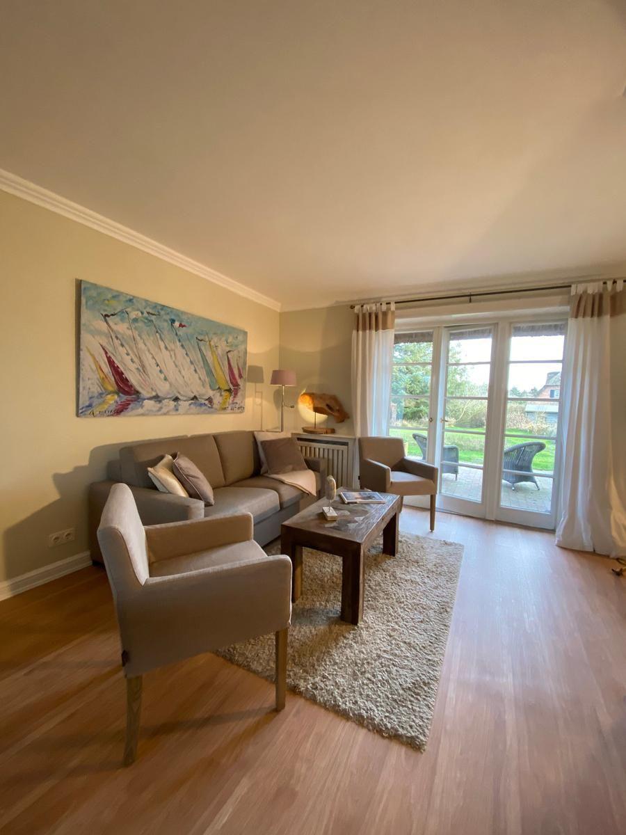 Wohnbereich Appartement Fabian mit eigener Terrasse und Zugang in den ca 1500qm Garten.