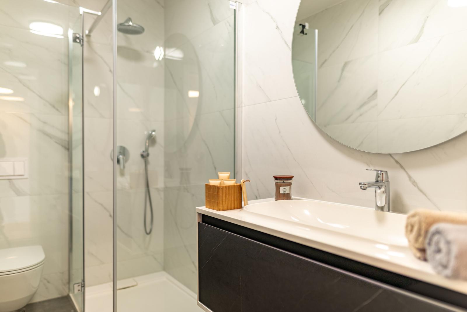 Bathroom with shower, sink and mirror
