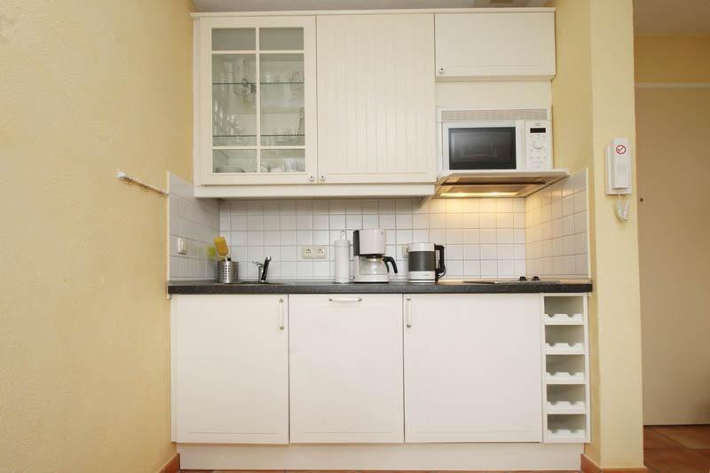 Die voll ausgestattete Küche: 2 Platten Ceranfeld, Geschirrspüler und Mikrowelle lassen die Herzen von Hobbyköchen höher schlagen