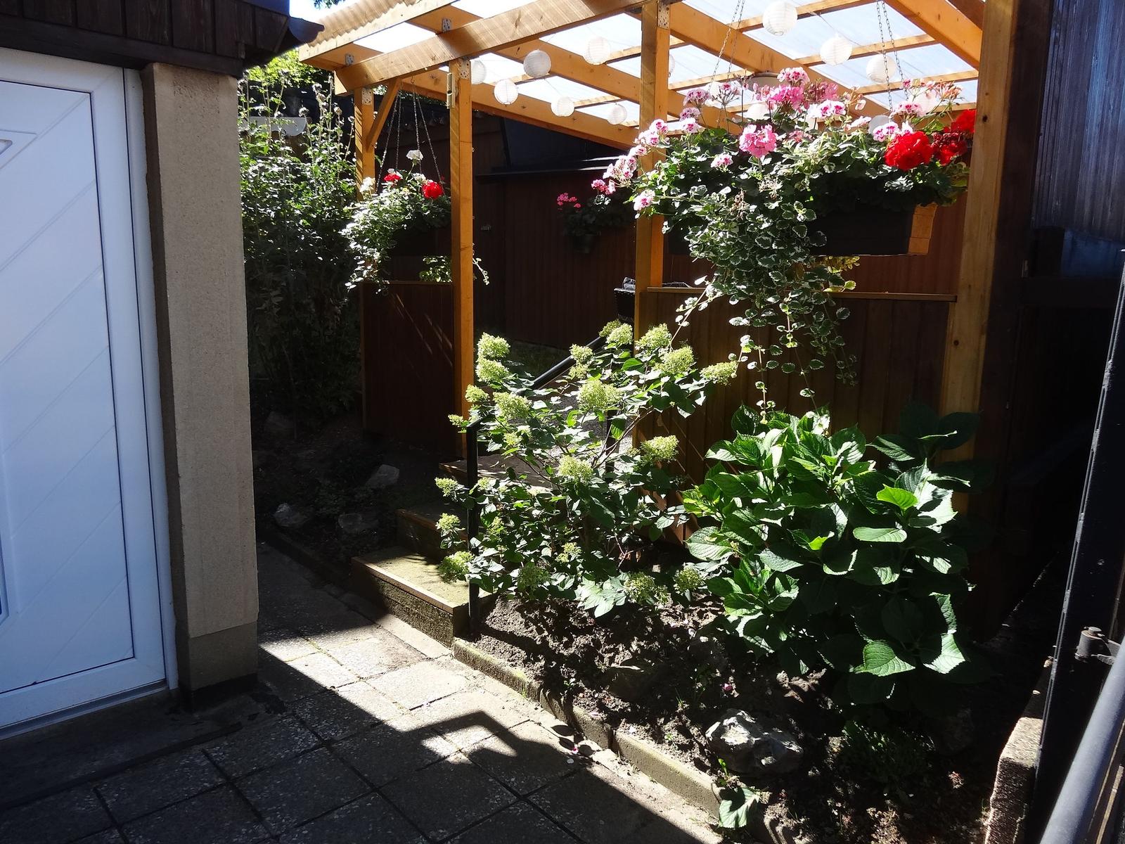 Abstellraum unter der Terrasse