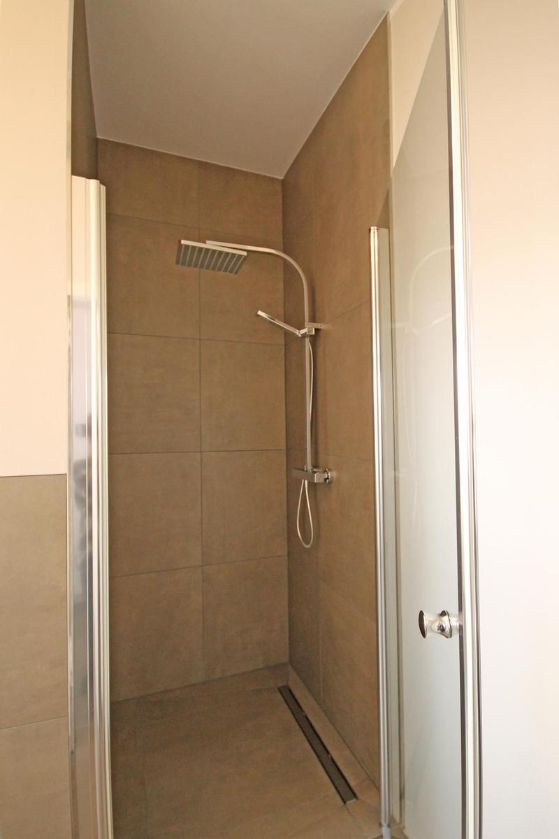 Badezimmer mit Dusche