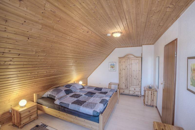 Schlafzimmer 1 mit Doppelbett...