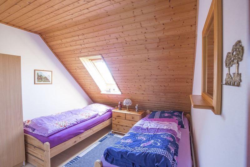 Schlafzimmer 2 mit zwei Einzelbetten...