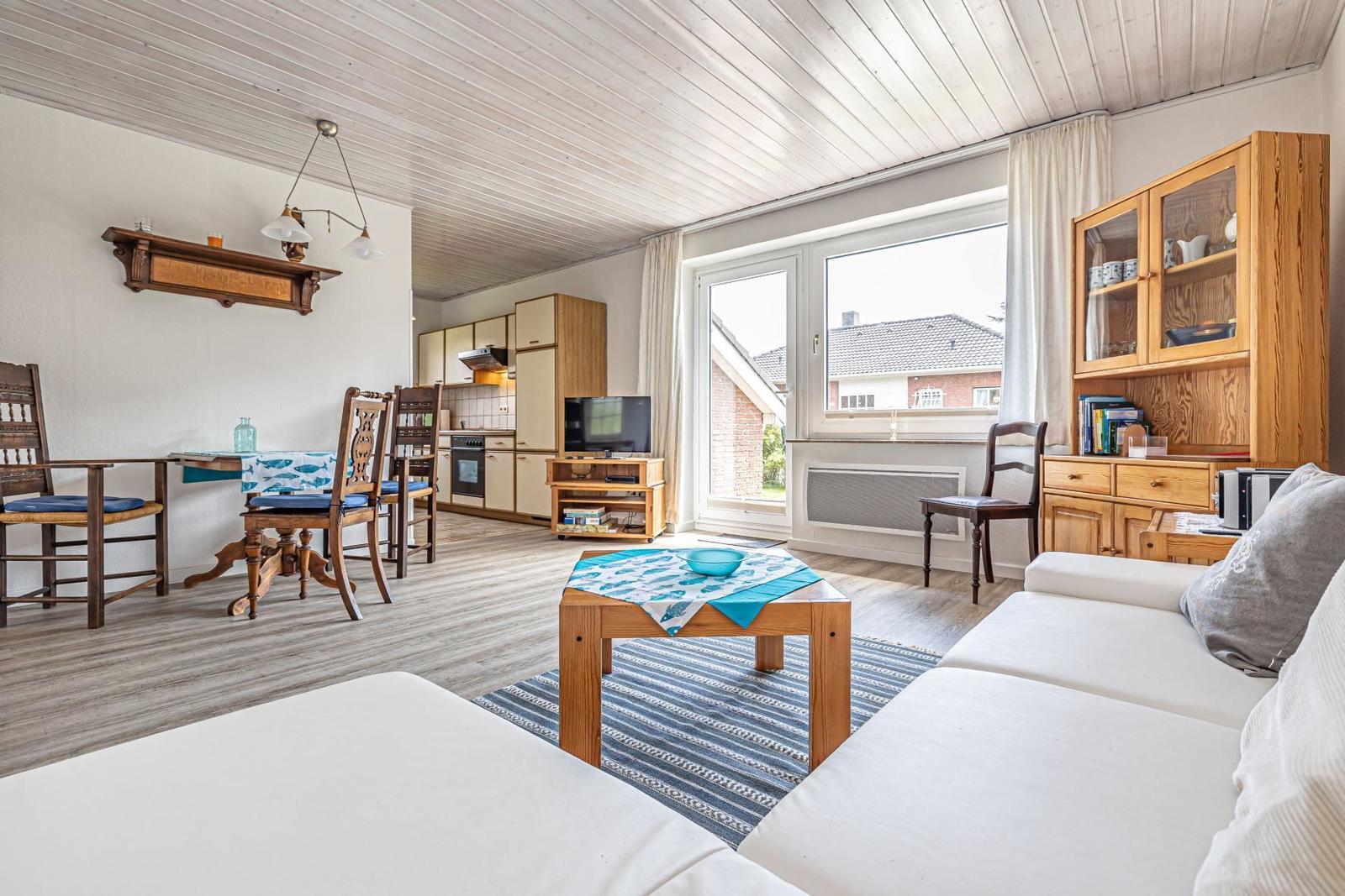 Wohn-/Essbereich mit Terrassenzugang...