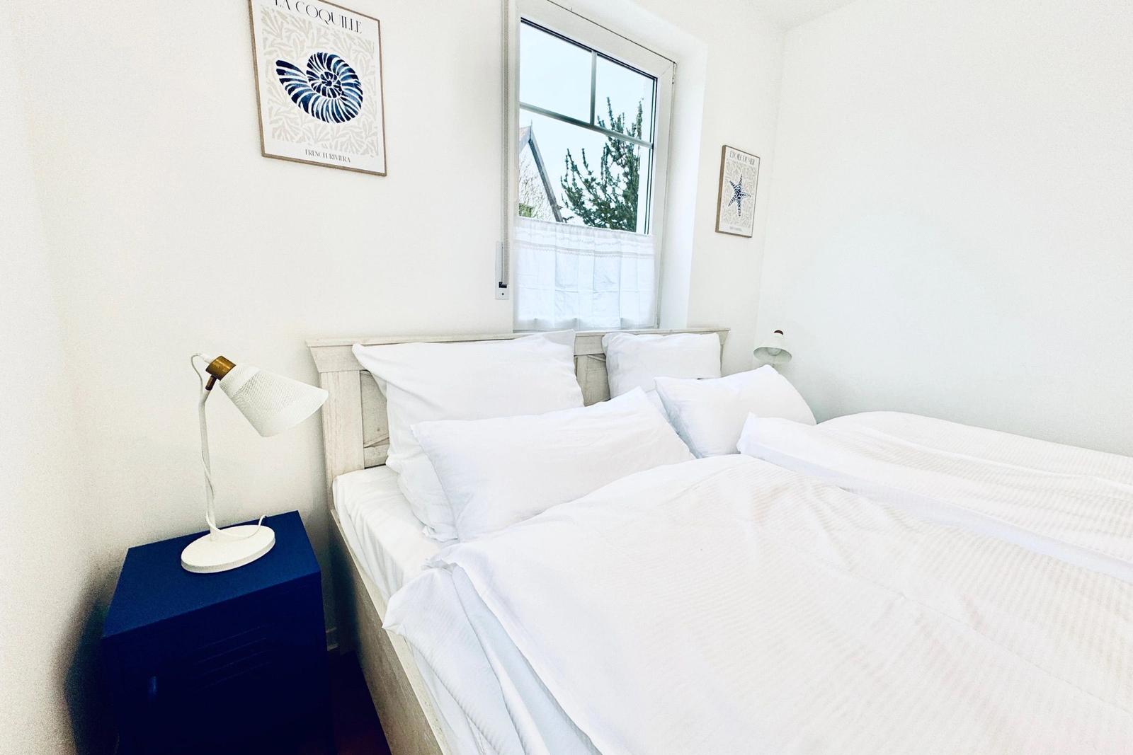 Schlafzimmer mit Nachttischlampen